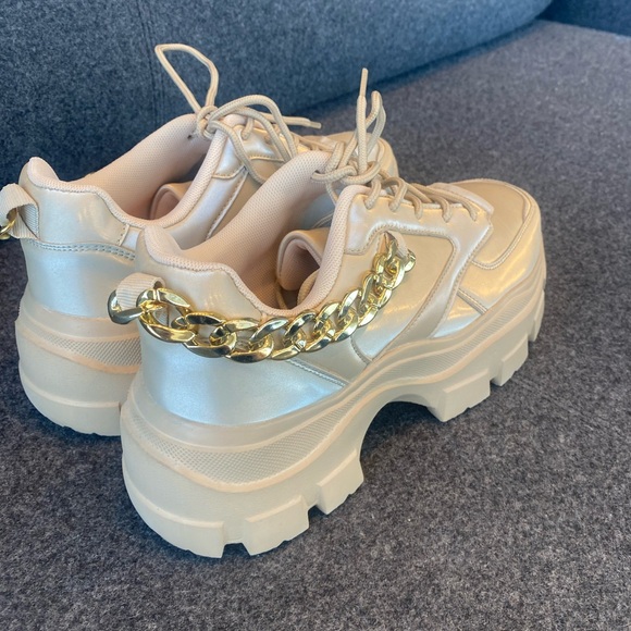 🌟 Retro Gold🌟Sneakers with Gold Chains - one of a kind! - Picture 2 of 12